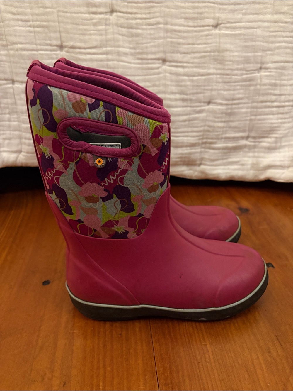Girls Bogs Pink Patterned winter Boots size 5 - Picture 2 of 3